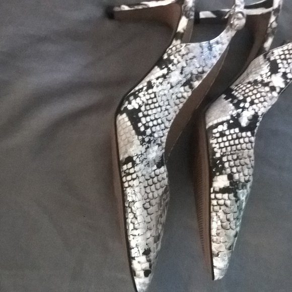 J. Renee - Picture 4 of 6